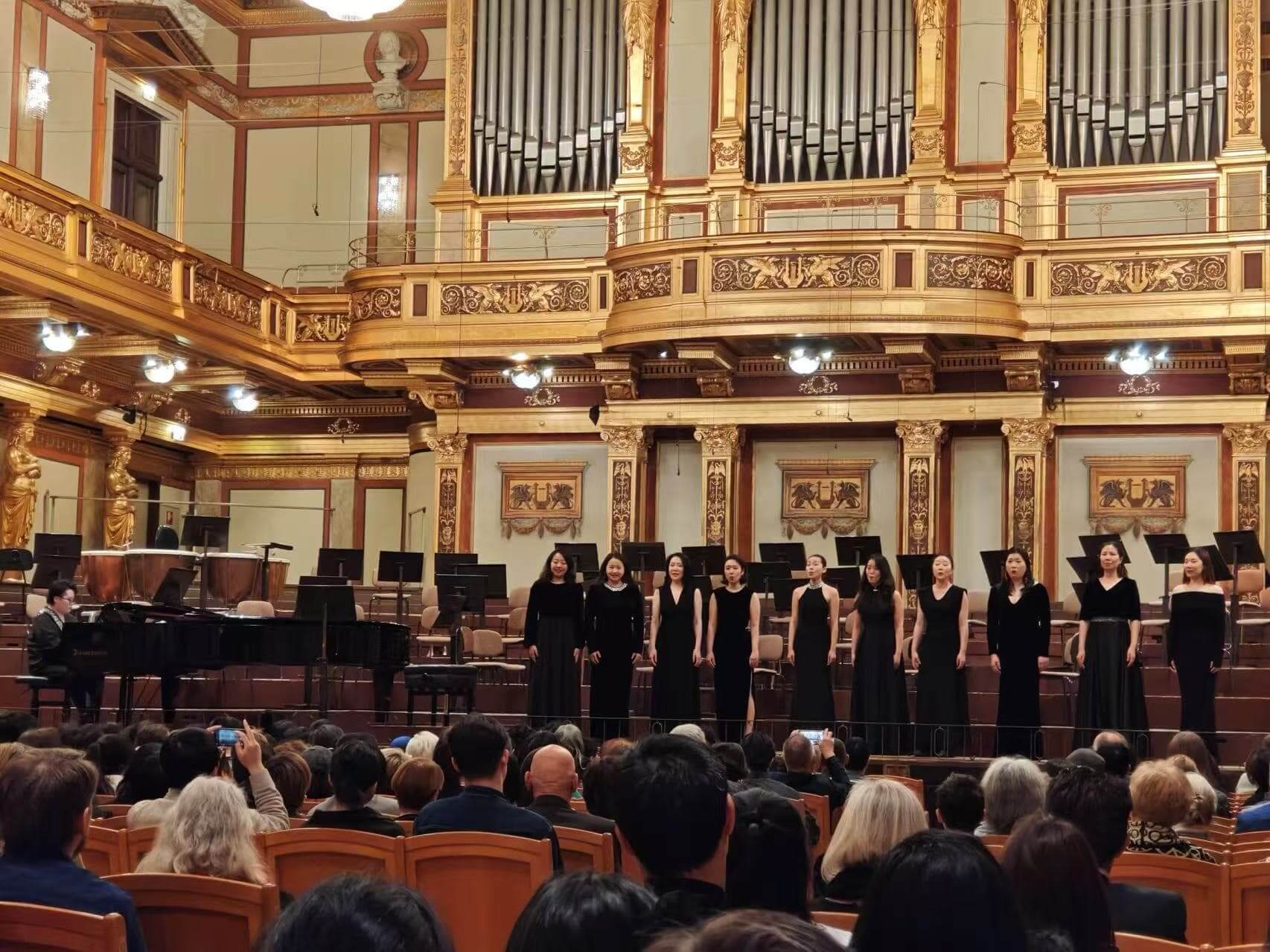 合唱团表演照片2